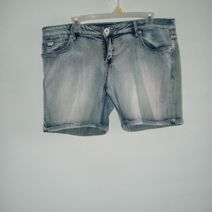 Chip and Pepper Size 15 light blue jean short